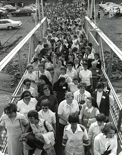 Sisters board the SS Admiral at the beginning of the 1976 SSNDEC in St. Louis.